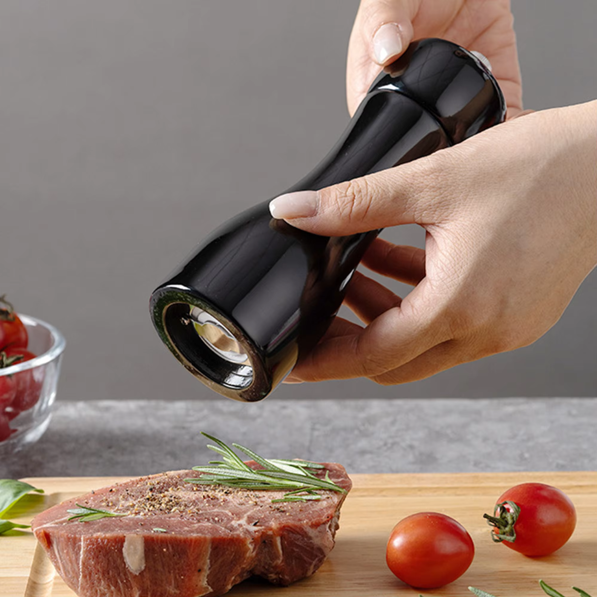 Kitchen Black & White Manual Adjustable Oak Wood Refillable Spice Mills Shakers Salt and Pepper Mill Set with Ceramic Mechanism detail 7