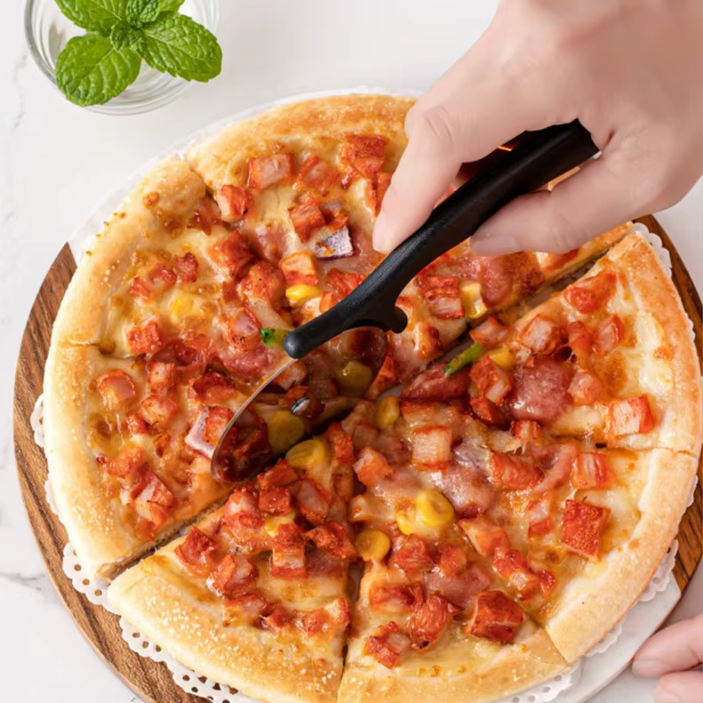 Nonstick Round Pie Pizza Cutter Comfort Handle Handheld Pastry Pizza Slicer Knife Sharp Blade Stainless Steel Wheel Pizza Cutter thumbnail 3