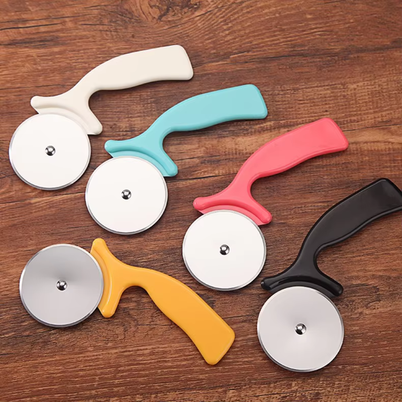 Nonstick Round Pie Pizza Cutter Comfort Handle Handheld Pastry Pizza Slicer Knife Sharp Blade Stainless Steel Wheel Pizza Cutter detail 6